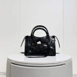 Picture of Balenciaga Handbags _SKUfw238325954fw
